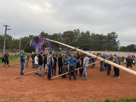 Stavění Máje, sobotní zvaní a přípravy 2022 – fotografie 7